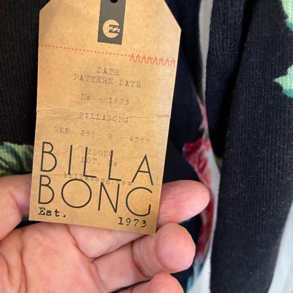 Beautiful fall or winter sweater by billabong so cute on .size large - Picture 6 of 6